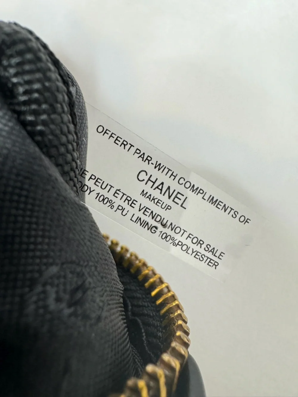 CHANEL MAKEUP BAG GWP - Picture 6 of 10